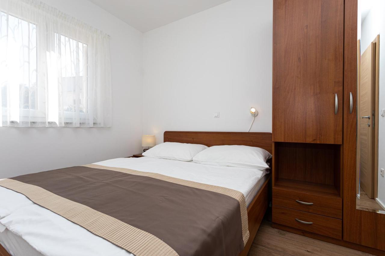 Apartments Crnekovic V Baška Esterno foto