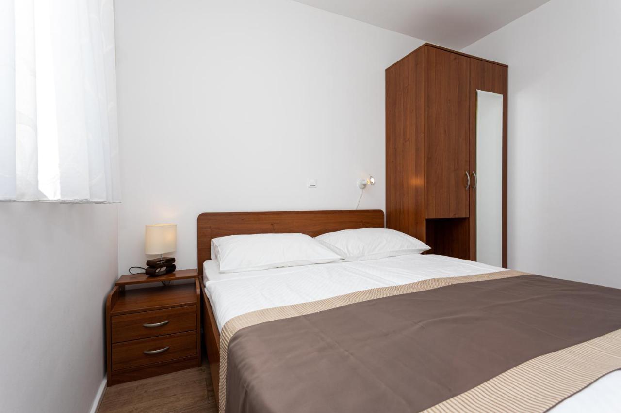 Apartments Crnekovic V Baška Esterno foto
