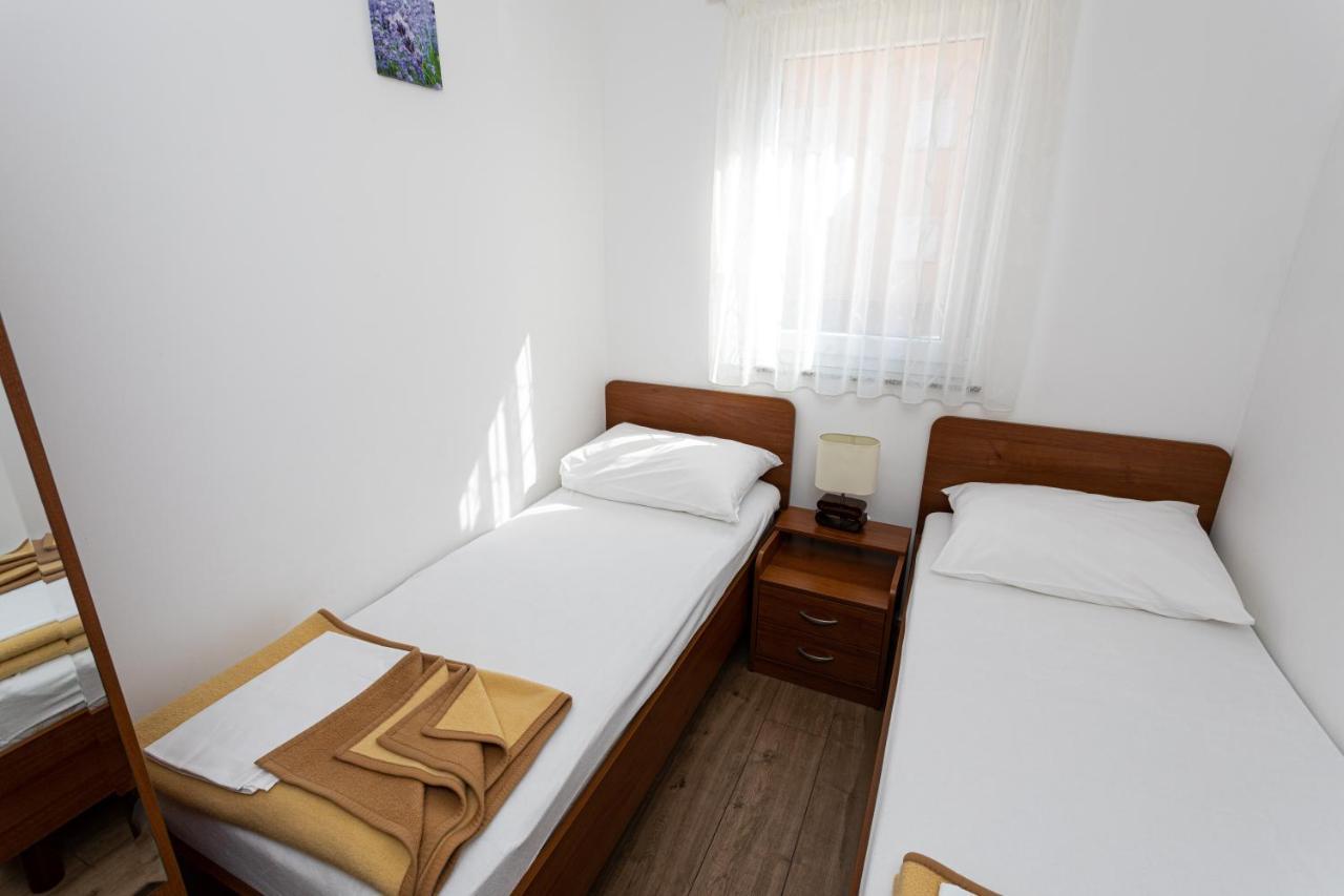 Apartments Crnekovic V Baška Esterno foto