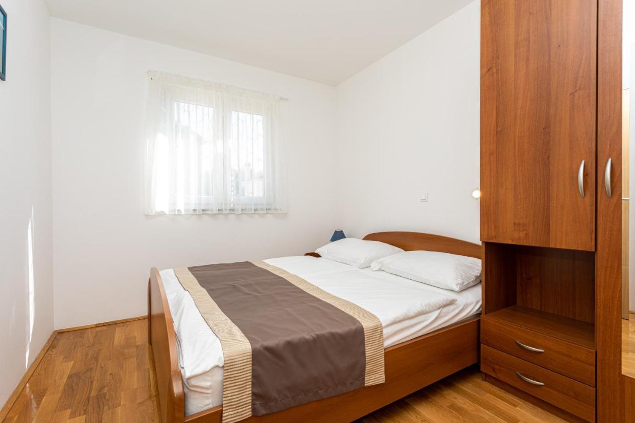 Apartments Crnekovic V Baška Esterno foto