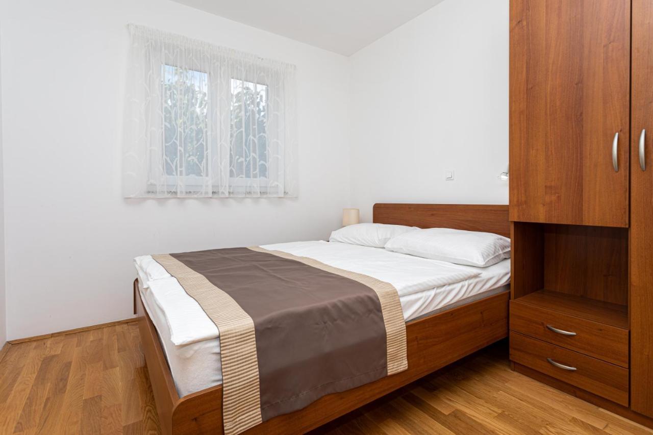 Apartments Crnekovic V Baška Esterno foto