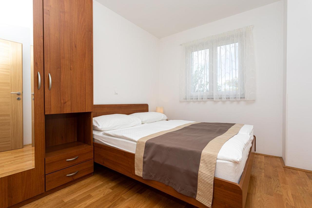 Apartments Crnekovic V Baška Esterno foto