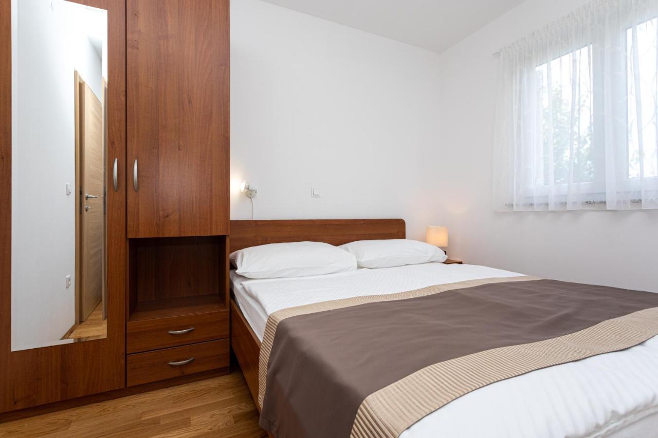 Apartments Crnekovic V Baška Esterno foto