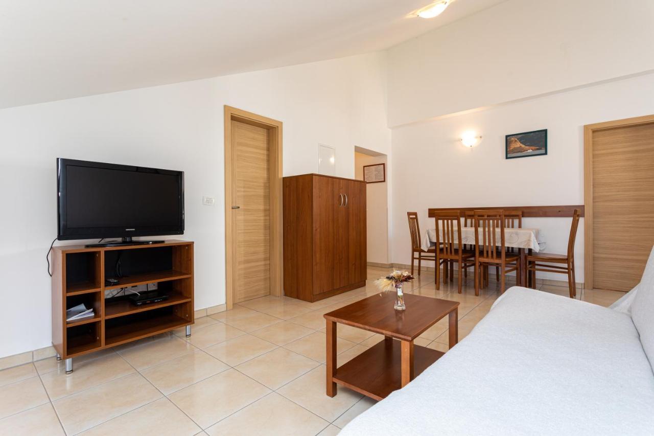 Apartments Crnekovic V Baška Esterno foto