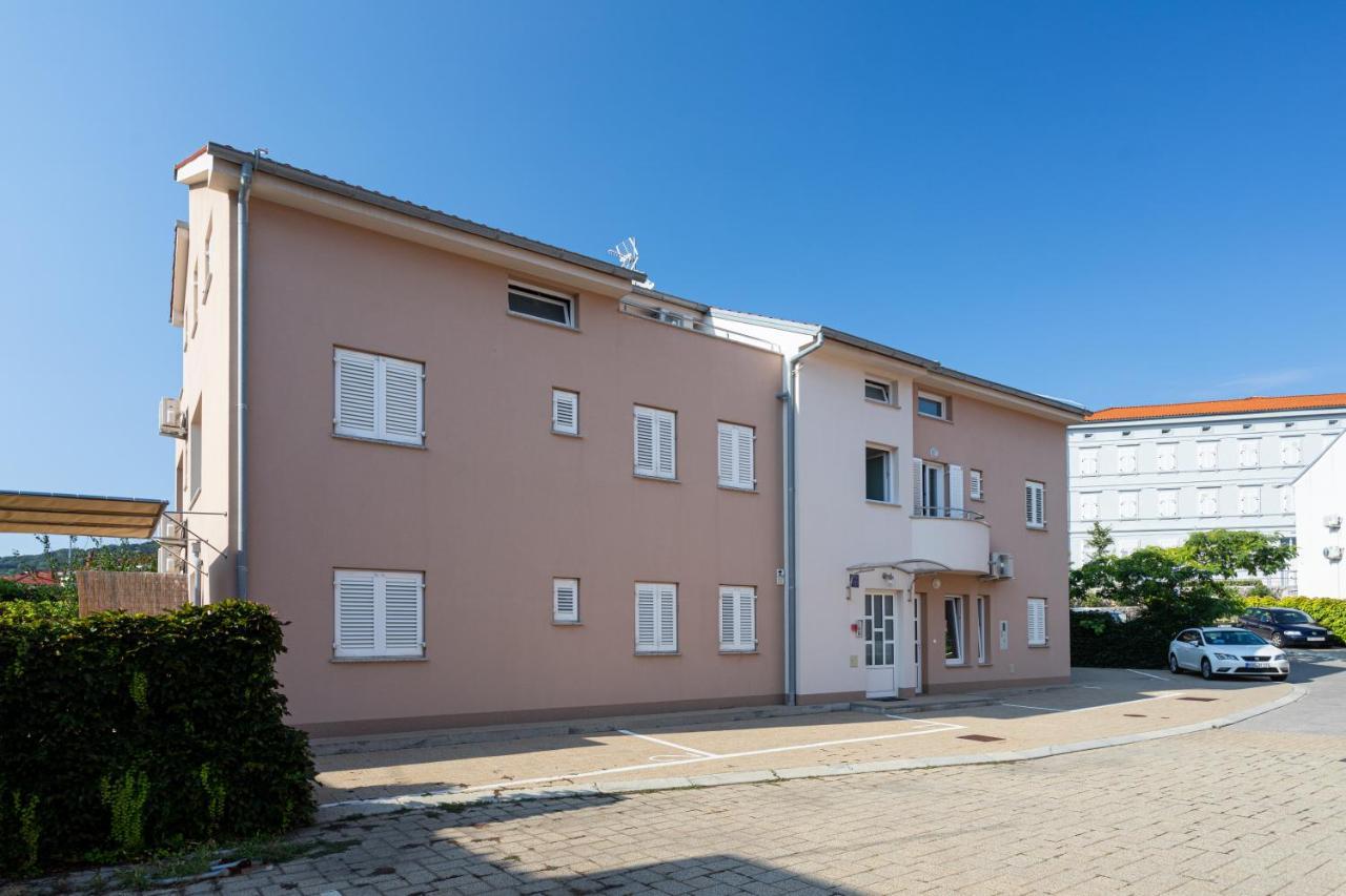 Apartments Crnekovic V Baška Esterno foto